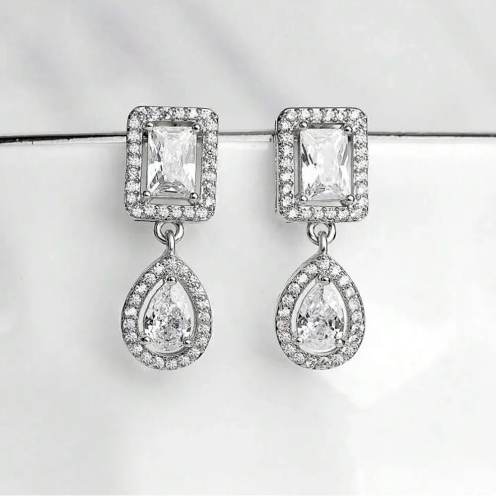 Water drop diamond earrings M755